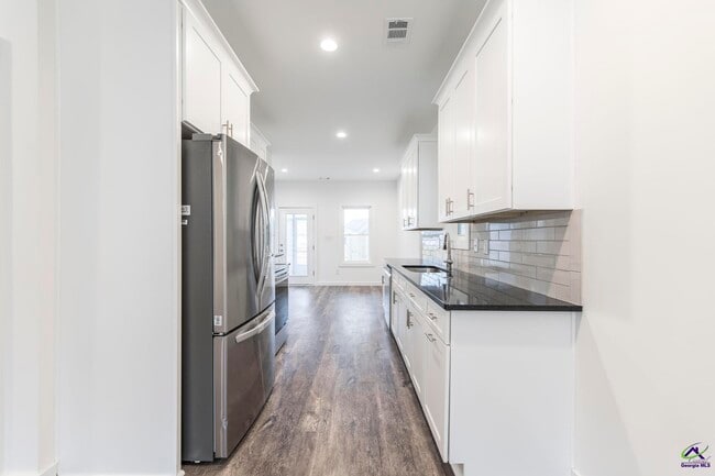 Building Photo - 100 Leisure Pointe Rd