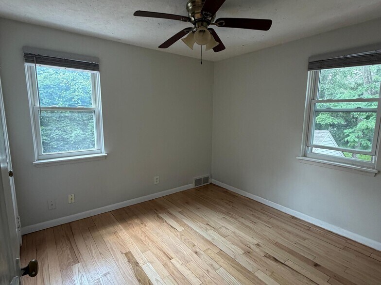 Building Photo - 3770 Brewster St