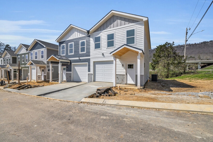 Building Photo - 5563 Stream Ln