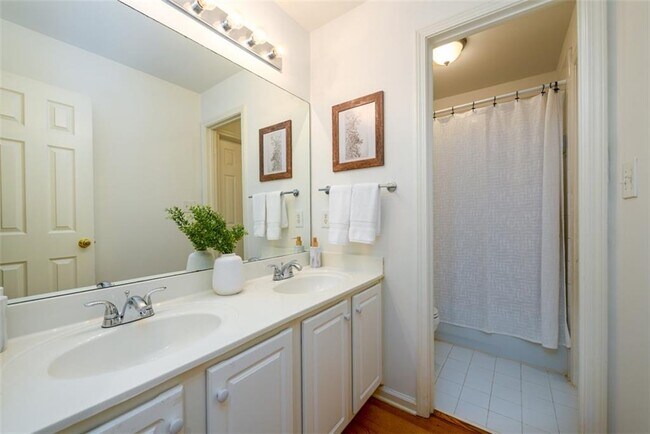Building Photo - 1560 Oak Park Cove
