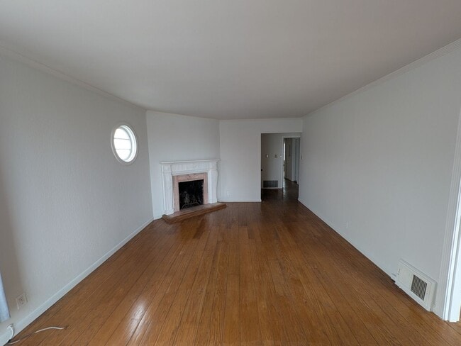 Building Photo - 702 43rd Ave