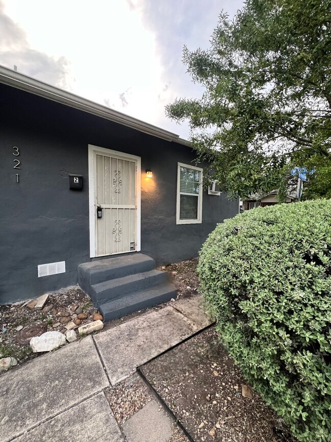 Primary Photo - Charming One Bedroom Home In Prospect Hill