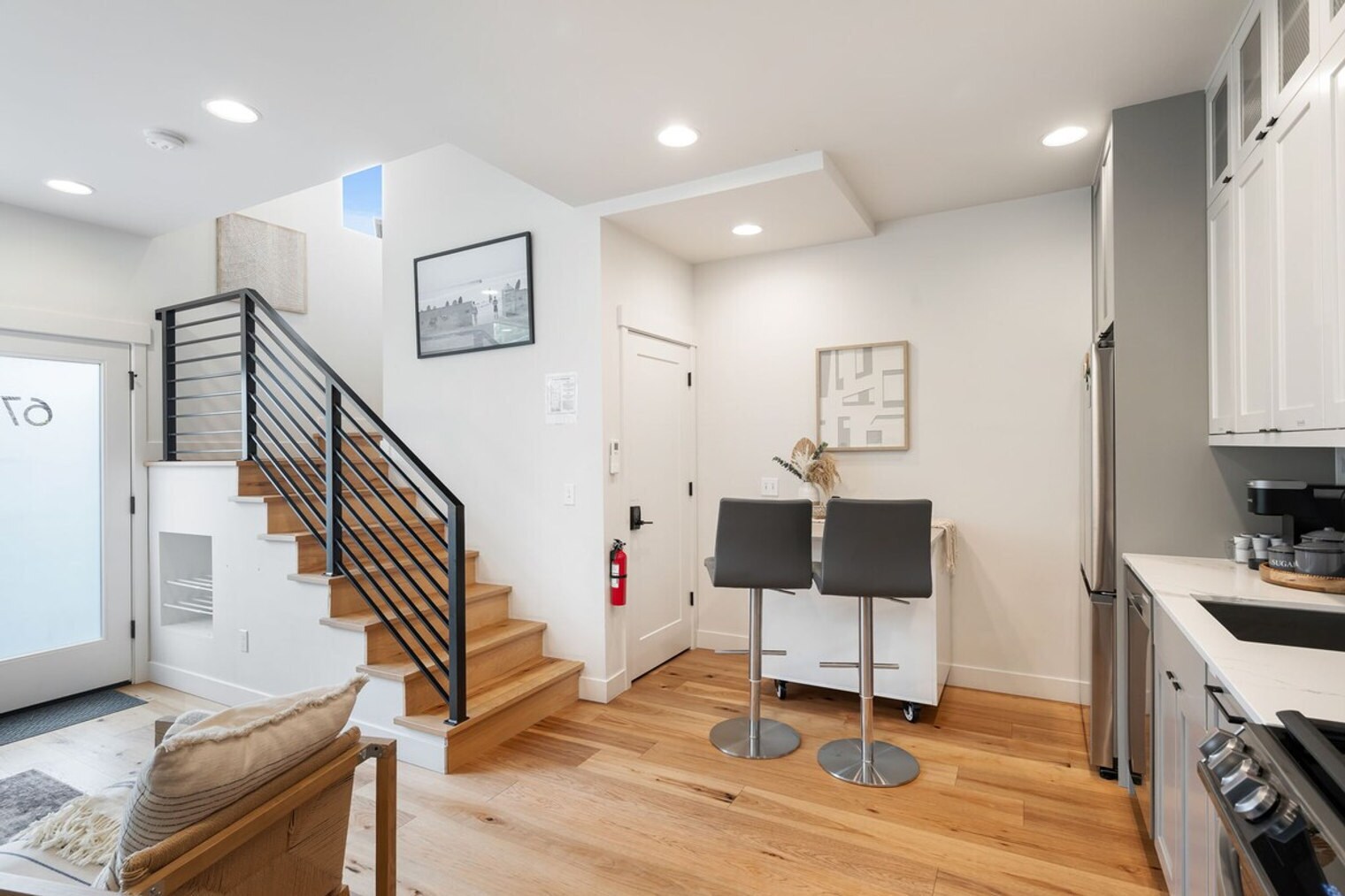 Building Photo - 67C W Dravus St