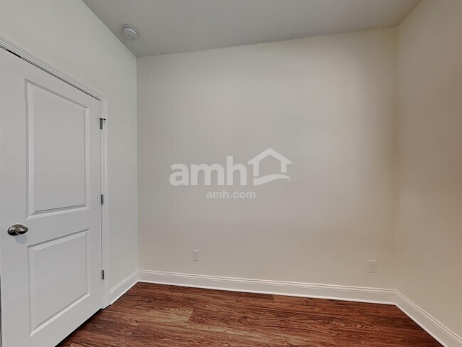 Building Photo - 900 Summer Stone Loop