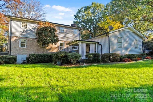 Building Photo - 4 Bedroom 2.5 Bath Home In Conover! Tours available starting March 1st!