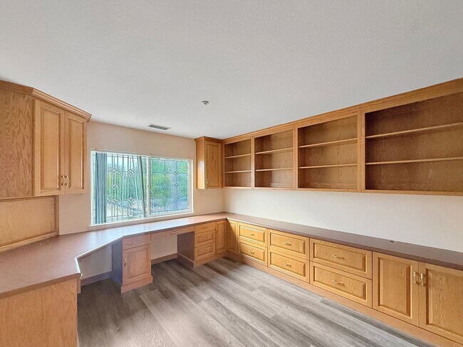 Building Photo - Beautiful 5B/3BA Home in Vista Available for Rent!