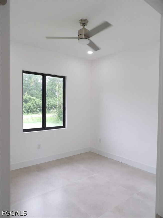 Building Photo - 174 Ocean Park Dr