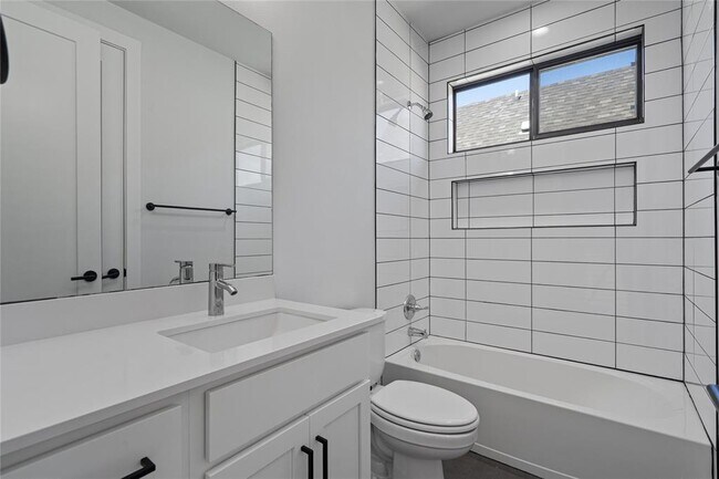 Building Photo - 409 Delmar Ave