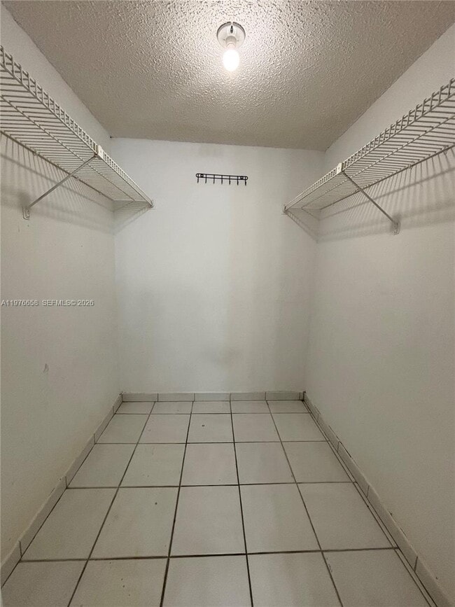 Building Photo - 13701 Kendale Lakes Cir