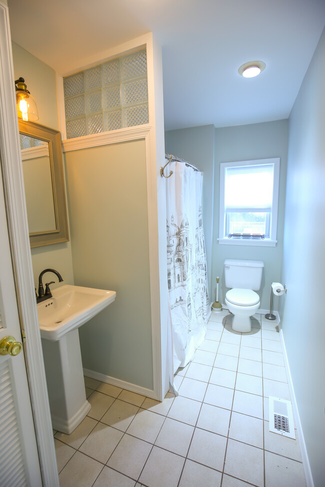 Main level bathroom - 804 Lafayette St