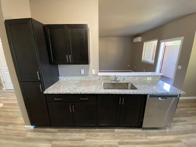 Building Photo - 4261 Hawthorne Ave NE