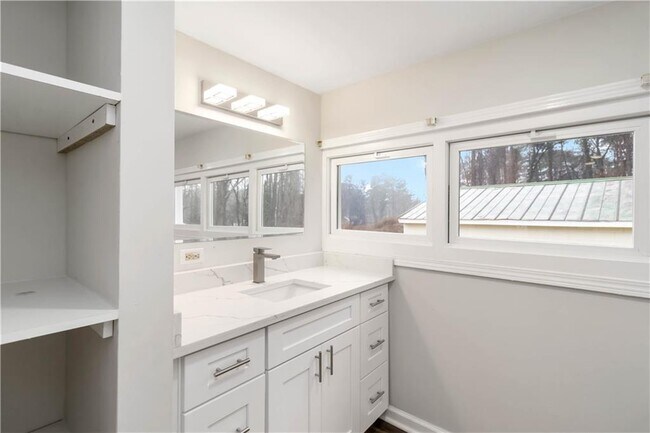 Building Photo - 2141 Fairburn Rd SW