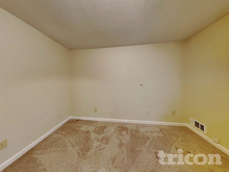 Building Photo - 832 S Deshon Rd