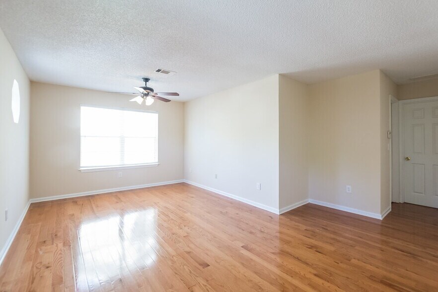 Building Photo - 134 Summer Crest Pl SW