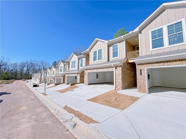 Building Photo - 2586 Mls Cmn Dr
