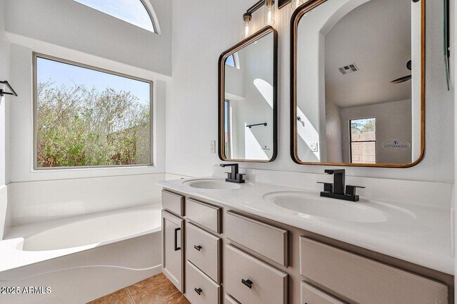 Building Photo - 2411 W Oberlin Way