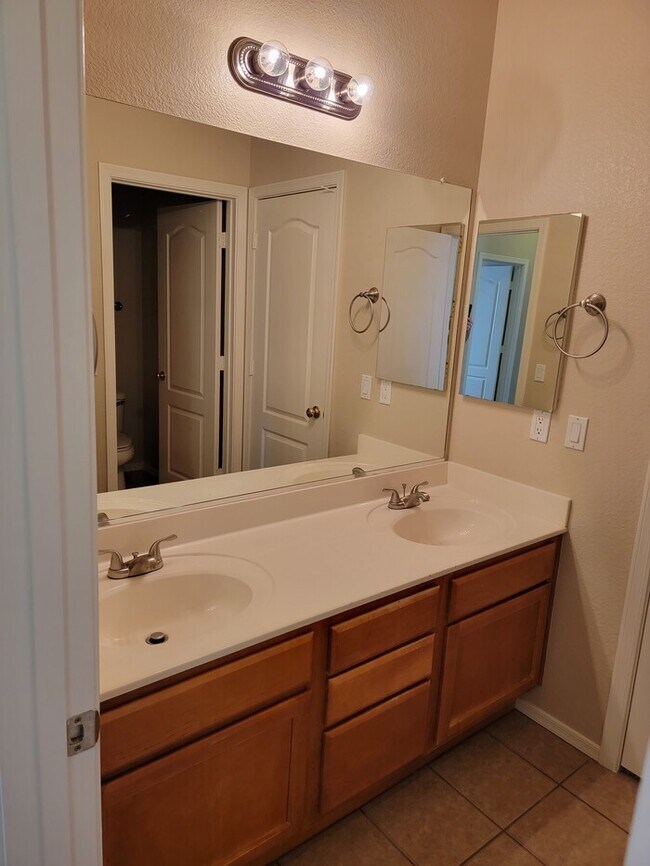 Building Photo - Fantastic 4-Bedroom, 2-Bathroom home For Rent in Avondale!