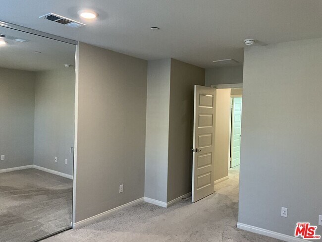 Building Photo - 20909 Mountain Gate Dr