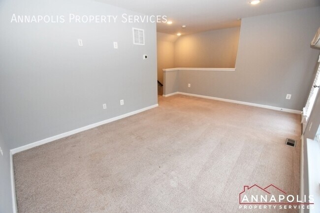 Building Photo - 8289 Meadowood Dr