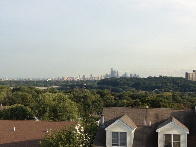 Building Photo - 240 Lauriston St