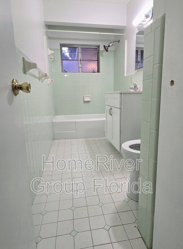 Building Photo - 1700 Aloma Ave