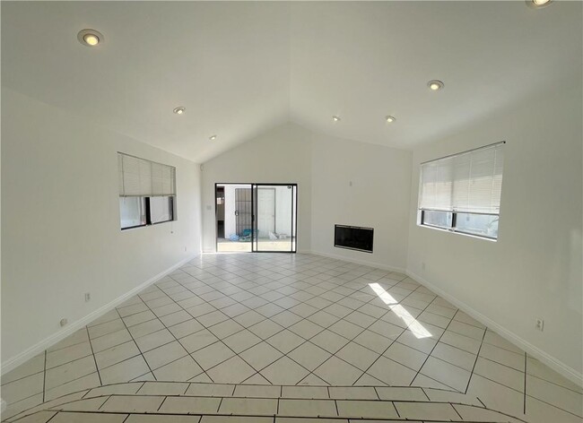 Building Photo - 15100 Dunton Dr
