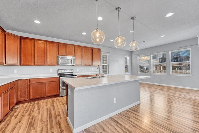 Building Photo - $2,950.00 - 3 Bedrooms, 2.5 Bathrooms, Single Family Home in Circle Rock with Cozy Fireplace!