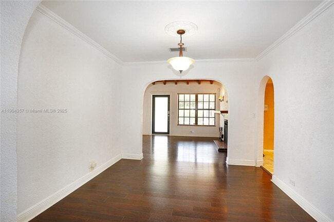 Building Photo - 1027 SW 22nd St