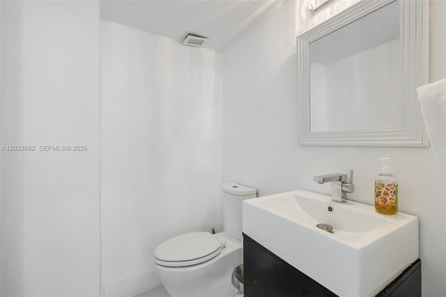 Building Photo - 9511 Collins Ave