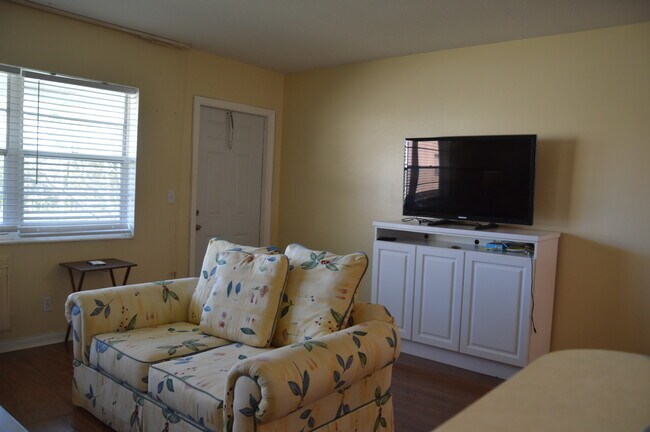 Building Photo - 206 Easthampton I