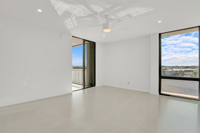 Building Photo - 2697 N Ocean Blvd