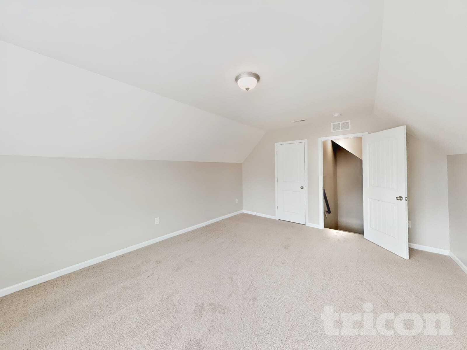 Building Photo - 978 Lakemont Dr