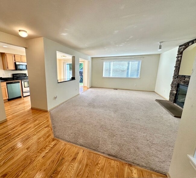 Building Photo - Roomy 4-Bedroom Home in Quiet Panther Lake Location