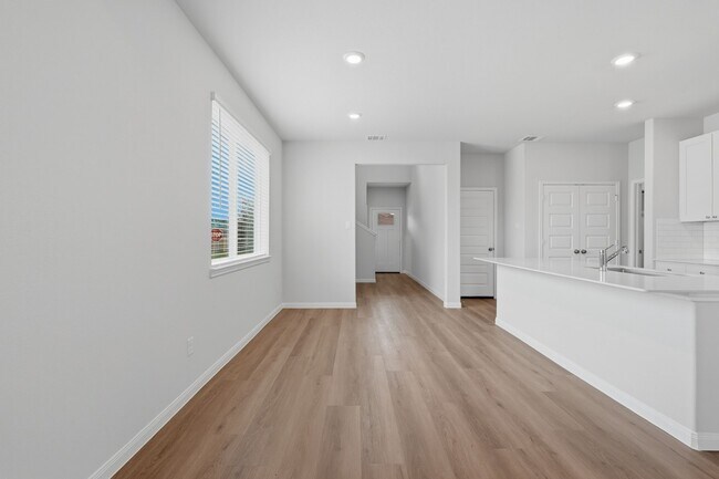 Building Photo - 1360 Mount Blanc Path