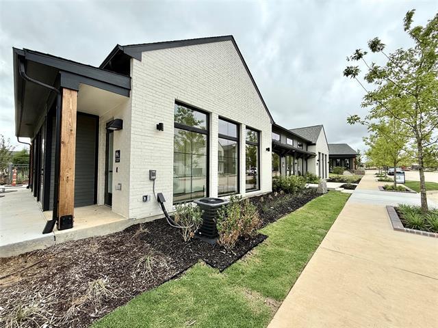 Building Photo - 2219 Reserve Wy