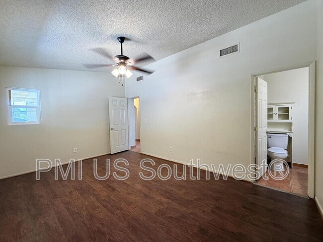 Building Photo - 1386 Lakeside Dr