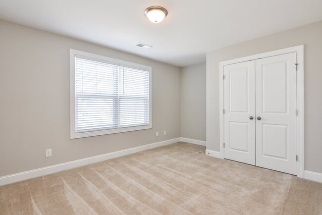 Building Photo - 57 Ravencliff Ridge