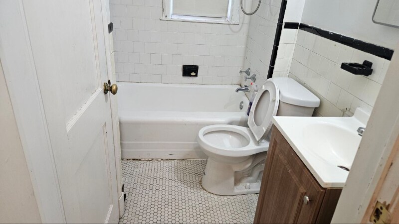 Building Photo - 4014 Balfern Ave