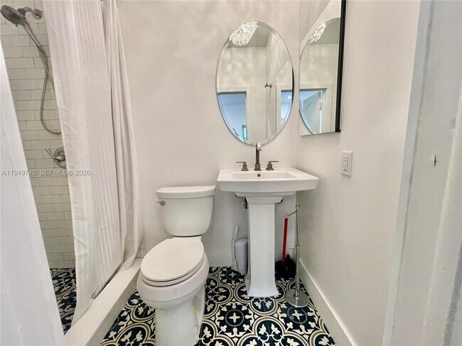 Building Photo - 512 Majorca Ave