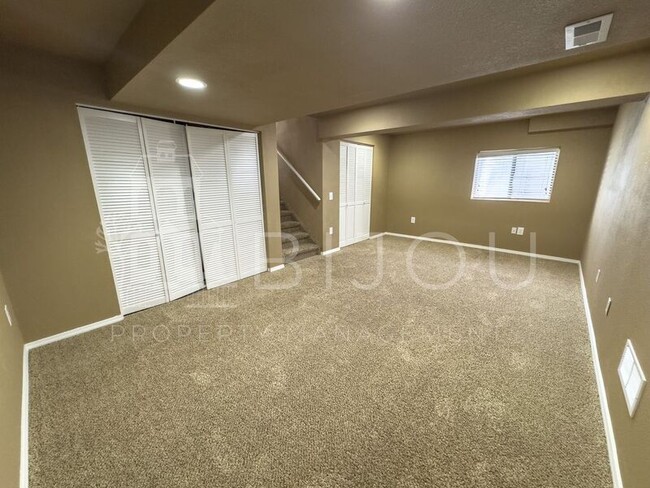 Building Photo - 850 Marshall Dr