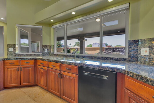 Building Photo - 1307 E Treasure Cove Dr