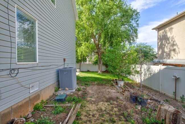 Building Photo - 1153 W 400 S