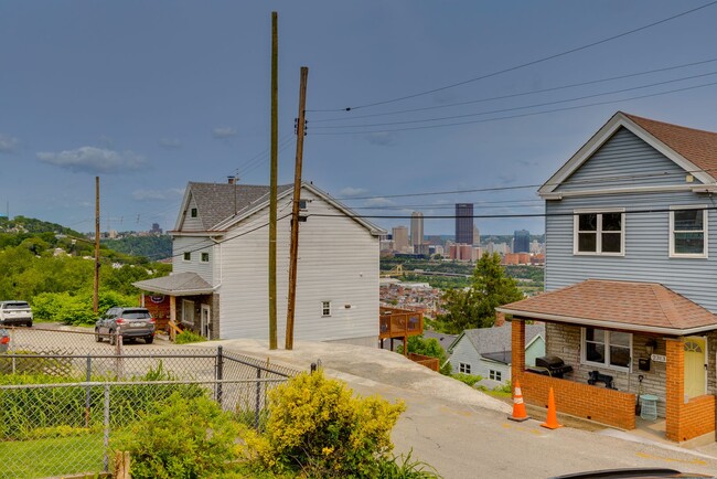 Building Photo - 2316 Cobden St