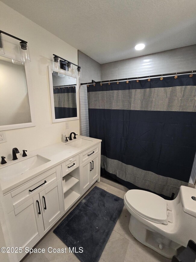 Building Photo - 2417 Colonial Dr