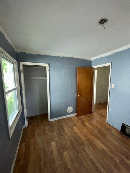 Building Photo - 212 Cameron Rd