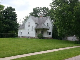 Building Photo - 421 E Lake St