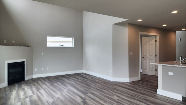 Building Photo - 3 Bedroom, 2.5 Bathroom + DEN in Yelm Cree...