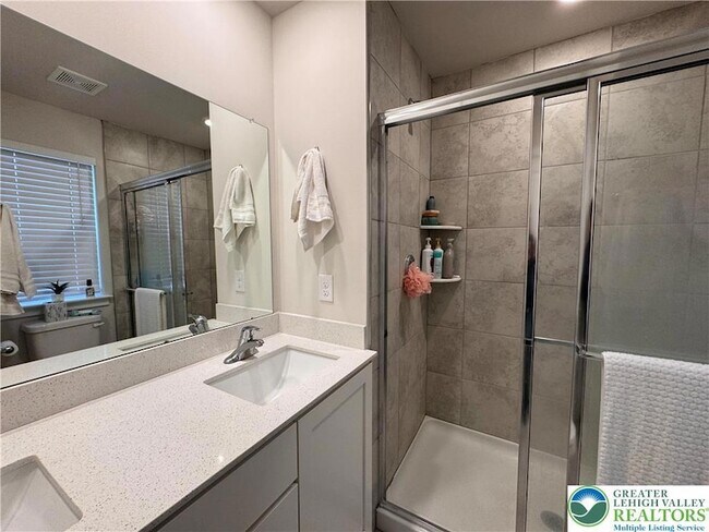 Building Photo - 7505 Clayton Ave