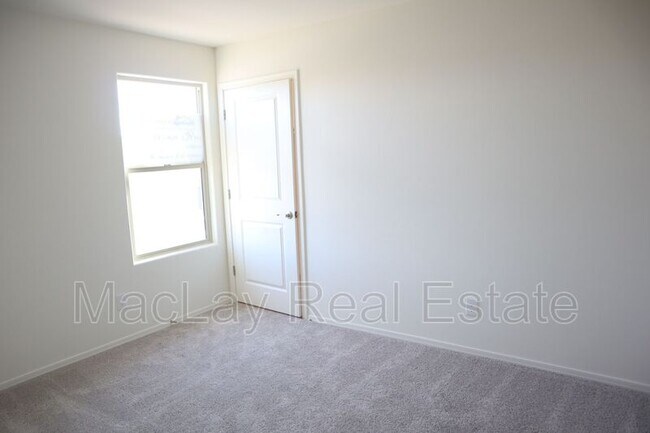 Building Photo - 10676 W Golson Dr