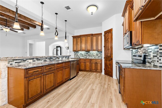 Building Photo - 1010 Woodland Bend Cir